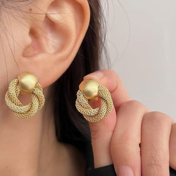 Stunning Gold Circle Earrings - Picture 2 of 7